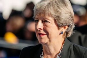 Bătălie până la capăt. Theresa May va propune oficial excluderea unui Brexit fără acord