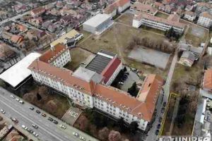 FOTO, VIDEO: „Marea îmbrăţişare” la Colegiul Naţional „Horea, Cloşca şi Crişan” din Alba Iulia, la sărbătorirea celor 100 de ani de la înfiinţare