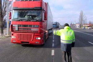 Acţiunea Truk & Bus în Alba: Un permis de conducere şi două certificate de înmatriculare reţinute şi amenzi în valoare de 44.950 lei