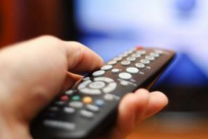 Isterica de la miezul nopţii! Metoda prin care această televiziune îi usucă de bani pe telespectatori