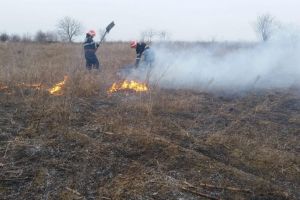 Pompierii chemati in ajutor, la un incendiu in judetul Tulcea. Ce arde (galerie foto) 