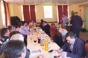 Festivaluri în oglindă: Cei din Mădăras cu pâinea, vecinii din Micherechi cu castraveţii
