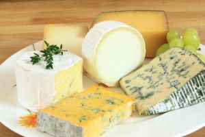 Top trei cele mai vândute branduri de brânzeturi. Câtă brânză consumă un român, anual
