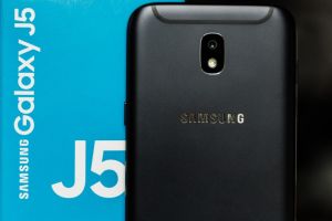 Samsung Galaxy J5: merită banii?