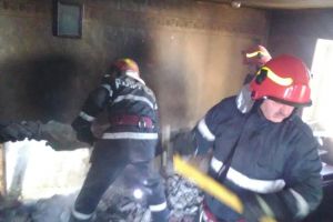 FOTO: Incendiu la Sănăteşti