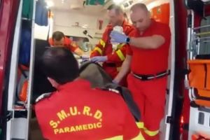 De beat ce era, a uitat că s-a înjunghiat în burtă!