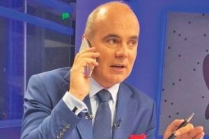 Atac virulent în toiul nopţii! Rareş Bogdan cere o ambulanţă la PSD: „Să nu-şi taie venele!”
