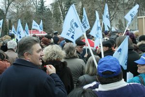 Dascălii pichetează Prefectura