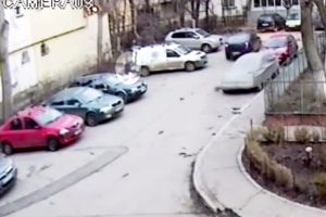 VIDEO – Un angajat al unei firme de curierat filmat cum şi-a înscenat propriul jaf