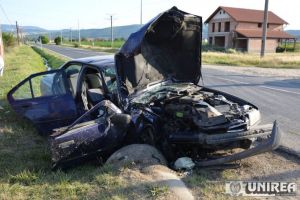 Accident MORTAL pe DN14B, la ieşire din Teiuş spre Blaj. Un bărbat de 49 de ani, din Cluj, a decedat după ce a intrat cu maşina într-un cap de pod
