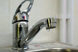 Oraşul Beclean, fără apă potabilă în 1 martie pentru remedierea unei defecţiuni