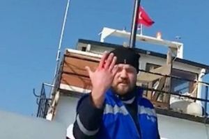 Pescador turcesc urmărit cu focuri de armă de echipajele Gărzii de Coastă, în apele Mării Negre. Trei marinari turci, răniţi