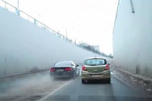 Șofer de BMW filmat în timp ce depăşeşte „la mustaţă”, în Pasajul Michelangelo din Timişoara