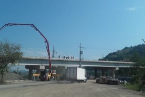 Se lucrează pe autostrada Lugoj – Deva. Vor fi introduse restricţii temporare de circulaţie