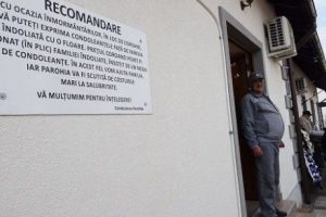 Protopop către credincioşi: ”Nu mai aduceţi coroane la înmormântări”