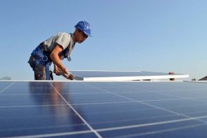 Eco-investiţii: Bihorenii vor putea obţine bani pentru panouri fotovoltaice, electrocasnice şi autoturisme de la Administraţia Fondului de Mediu