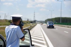 Șofer surprins circulând cu 177 de km/hpe un drum naţional din Galaţi