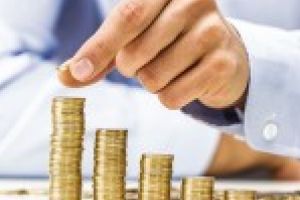 Euro a urcat la 4,761 lei