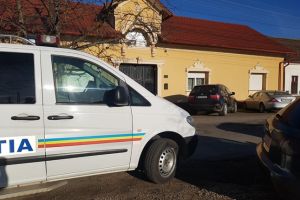 Percheziţii ale poliţiştilor timişeni la locuinţele unor spărgători de maşini din Timişoara