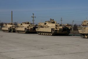 Militarii americani din Baza Aeriana Mihail Kogalniceanu Constanta au primit noi tancuri pentru desfasurarea misiunii (galerie foto)