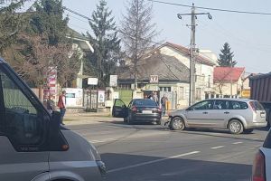 Accident pe b-dul Lucian Blaga. Coliziune între două maşini