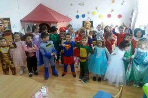 FOTO: „Carnavalul veseliei” la Grădiniţa cu Program Prelungit ,,Primii Paşi” Aiud