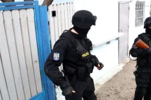 După PERCHEZIŢII, a rămas FĂRĂ BANI şi LEMNE