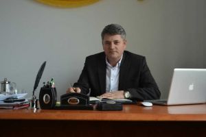 VIDEO. Gheorghe Damian, primarul comunei Ciugud: „Un lider adevărat trebuie să aibă puterea să recunoască atunci când greşeşte! La Ciugud suntem mai mult decât o echipă. Suntem o FAMILIE!”