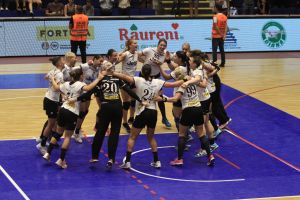 Derbi de foc la handbal feminin dintre SCM Râmnicu Vâlcea şi CSM Bucureşti