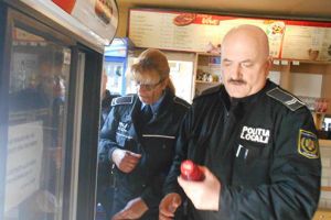 Hunedoara: Amenzi de 185.000 lei pentru produse expirate vândute copiilor