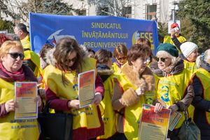 Abramburica a scos profesorii în stradă