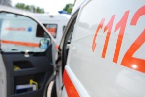 Un bătrân a ajuns la spital cu răni grave, după ce a fost accidentat de o dubă în zona Pieţei Nord