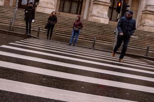 Scrisoare deschisă către pietonii care trec pe roşu