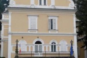Clădirea Centrului de Cultură Arcuş s-ar putea reîntoarce în proprietatea de drept a Statului Român     „…Nu ducem   această luptă  pentru noi. O ducem  pentru a proteja un patrimoniu naţional, un drept de proprietate al statului.” –av. Ioan Sabău Pop