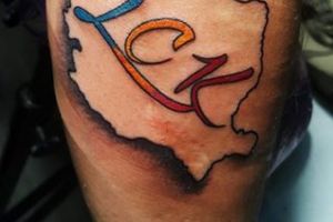Doamne fereste, pana unde poate ajunge delirul! Un membru #rezist si-a tatuat pe brat initialele lui Kovesi