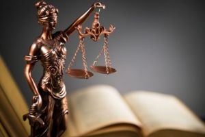 VIDEO – Coferinţă pe teme de drept comercial, la Braşov