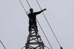 Bărbat electrocutat pe un stâlp la Copşa Mică – A decedat pe loc