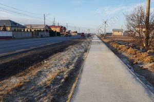 Trotuar în Dumbrava şi Viişoara. Pietonii şi bicicliştii scapă de pericolul DN 72