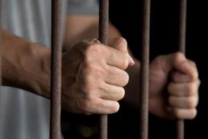 Tată acuzat că şi-a violat fiul de 6 ani, condamnat la şase ani de închisoare