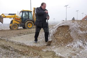 Lungu despre iniţiativa lui Flutur: „Facem echipă bună, el cu lopata, eu cu măturoiul”