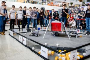 Demonstraţii de robotică, sâmbătă, la etajul Iulius Mall