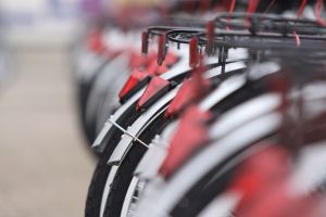 Pedalare critică, de Mărţişor, pe străzile Timişoarei: Noi nu blocăm traficul, ci facem parte din el