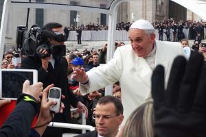De mâine încep înscrierile online a pelerinilor care doresc să-l vadă pe Papa Francisc, la Șumuleu Ciuc