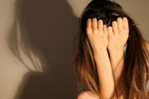 Violatorii fetiţei de 13 ani identificaţi de Poliţie – Unul a fost arestat preventiv