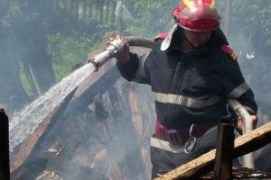 Pompier şi în timpul liber! Un subofiţer din cadrul ISU Alba a stins singur un incendiu şi a ajutat la evitarea unei tragedii