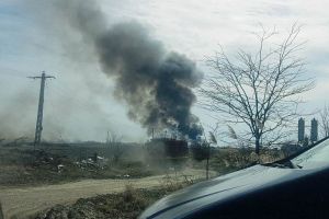 Două foişoare de observaţie de la Penitenciarul Focşani, mistuite de incendiul de vegetaţie uscată de la Mîndreşti