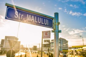 FOTO Indicatoare noi cu denumirea străzilor montate la Sibiu