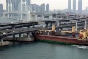 Clipe de groază în Coreea de Sud. Cu aşa marinari navighează cargourile lui Putin