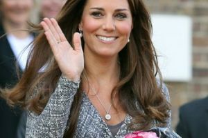 Se retrage din funcţie omul care le-a iniţiat în atribuţiile vieţii regale pe Kate Middleton şi Meghan Markle 