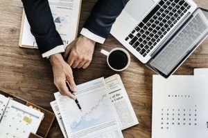O companie lider mondial din industria de îmbuteliere a ales Ungaria în locul României